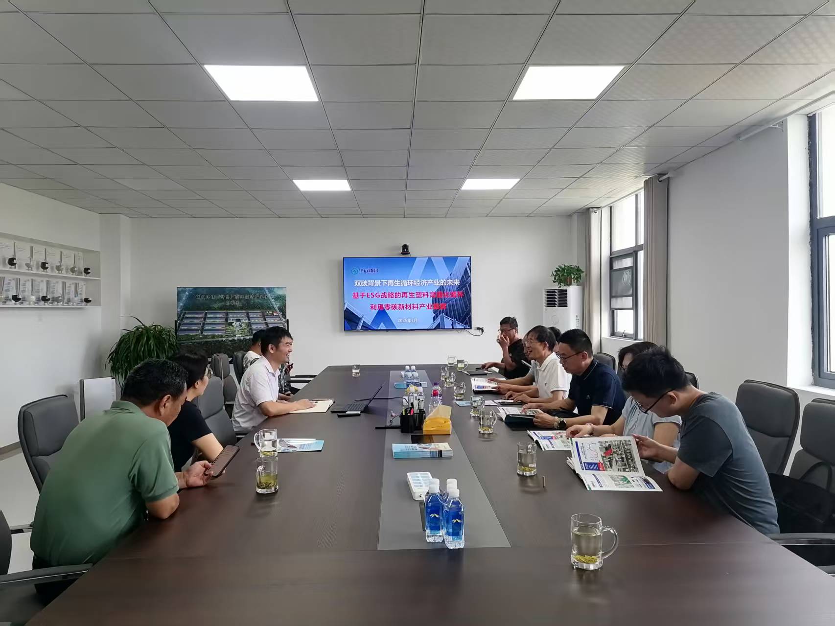 許昌市科技局、上海理工大學(xué)專(zhuān)家團(tuán)隊(duì)來(lái)公司做 技術(shù)交流?