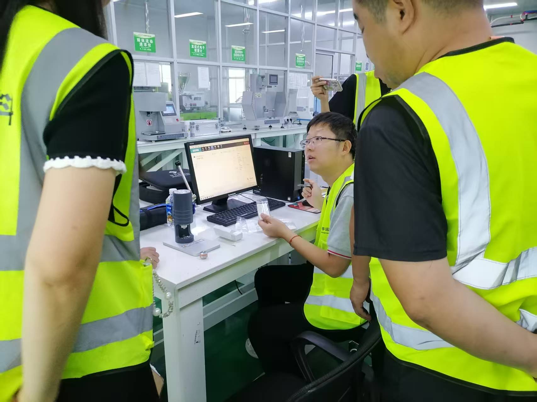 河南平遠(yuǎn)新材料科技有限公司實(shí)驗(yàn)室引入日本島津高端檢測(cè)設(shè)備并完成技術(shù)培訓(xùn)